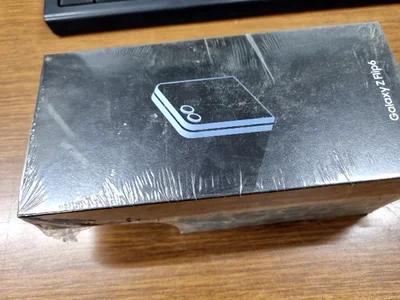 Смартфон Samsung Galaxy Z Flip6 256GB Blue в комплект с безжични слушалки