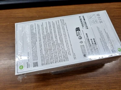 Смартфон Apple iPhone 16 256GB Black в комплект с безжични слушалки