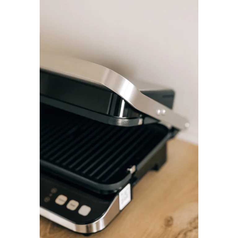AENO ''Electric Grill EG1: 2000W, 3 heating modes - Upper Grill, Lower Grill, Both Grills  Defrost, Max opening angle -180°, Temperature regulation, Timer, Removable double-sided plates, Plate size 320*220mm''