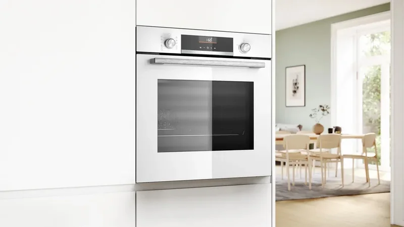Bosch HBG536EW4, SER6, Oven A+, ecoClean back+Hydro, 8 HM, AutoPilot 10, 1 lvl rail,  SoftClose&SoftOpen, Air Fry tray, White