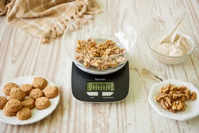 Кухненска везна Beurer KS 25 с купа 1.2 л, капацитет 3 kg, точност 1 g, сивa