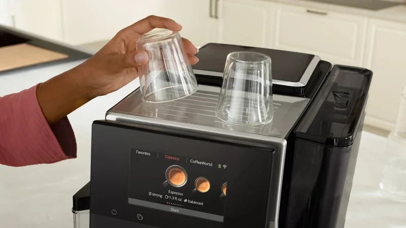 Bosch TQE80703, SER8, Fully automatic coffee machine VeroBar 19 bar, TFT display 5", HC, Up to 36 bev.(incl. HC), Inox front, Cup warmer, Aroma Select, ColdBrew, CeramDrive