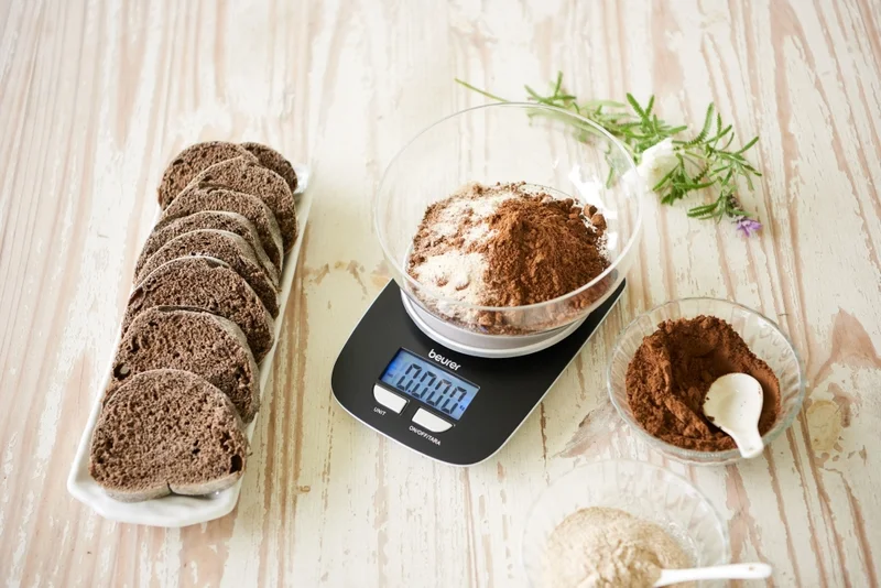 Кухненска везна Beurer KS 25 с купа 1.2 л, капацитет 3 kg, точност 1 g, сивa
