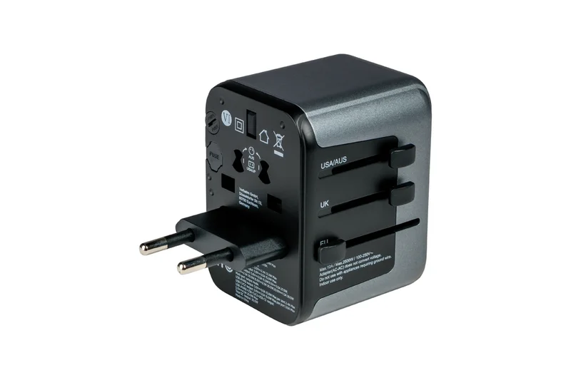 Пътен адаптер Verbatim UTA-03 универсален с 1 x USB-C PD 30W, QC 3.0, 2 x USB-C, 2 x USB-A