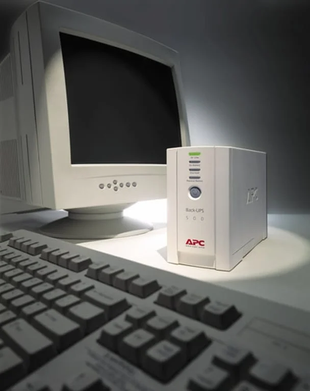 UPS APC Back-UPS CS BK500EI 500VA 300W, Off-line, USB/RS-232, 4 изхода, бежов