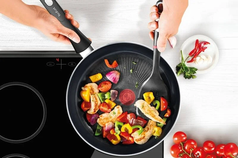 Уок тиган Tefal C3110253 20 см, титанова незалепваща повърхност, Thermo-Spot, подходящ за индукция