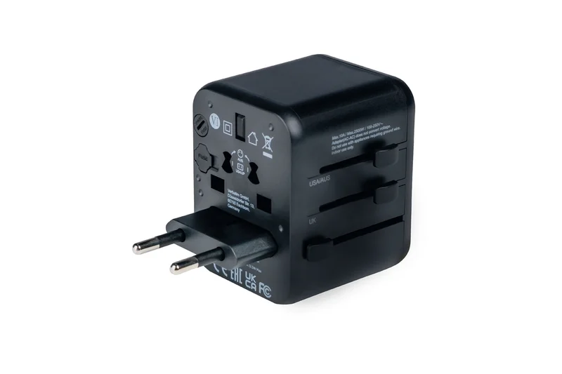 Универсален адаптер за пътуване Verbatim UTA-01 с 2 x USB-A порта, черен