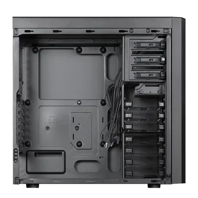 Кутия за компютър Chieftec Middle Tower, черен