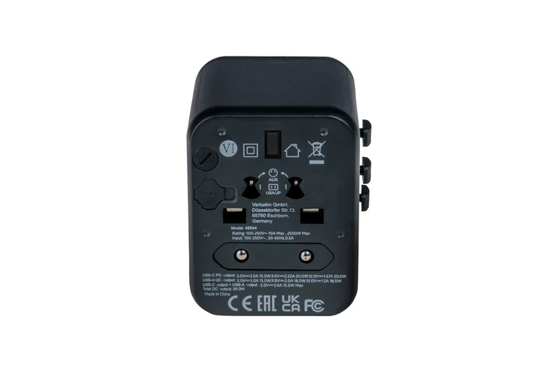 Адаптер за пътуване Verbatim UTA-02 универсален с USB-C PD 20W и USB-A QC 3.0