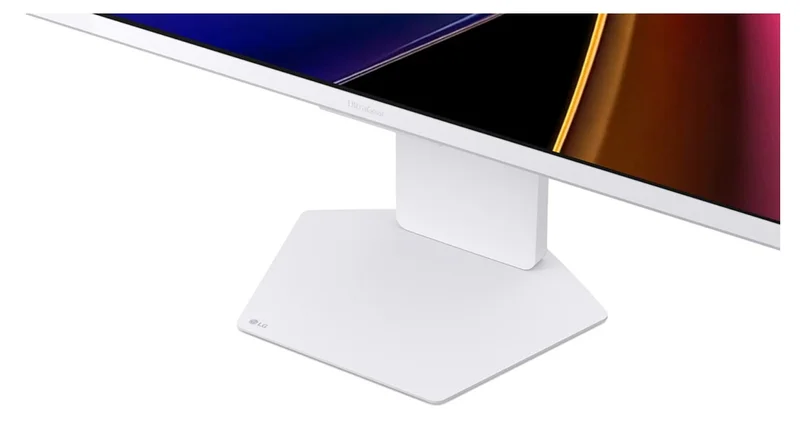 Монитор LG UltraGear 32G810SA-W 31.5" IPS 4K UHD 144Hz 1ms Smart webOS FreeSync G-SYNC HDR10 DCI-P3 95% USB-C Бял