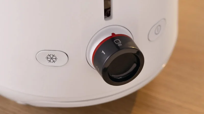 Bosch TAT2M121, MyMoment Compact toaster, 950 W, Auto power off, Defrost and reheat setting, Integrated warming grid, High lift, White