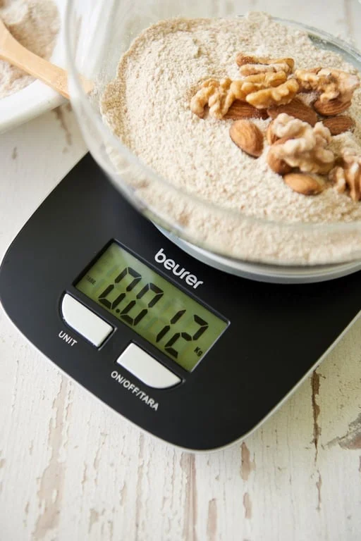 Кухненска везна Beurer KS 25 с купа 1.2 л, капацитет 3 kg, точност 1 g, сивa