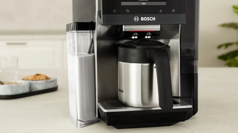 Bosch TQE80703, SER8, Fully automatic coffee machine VeroBar 19 bar, TFT display 5", HC, Up to 36 bev.(incl. HC), Inox front, Cup warmer, Aroma Select, ColdBrew, CeramDrive
