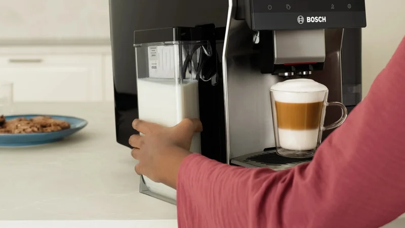 Bosch TQE80703, SER8, Fully automatic coffee machine VeroBar 19 bar, TFT display 5", HC, Up to 36 bev.(incl. HC), Inox front, Cup warmer, Aroma Select, ColdBrew, CeramDrive