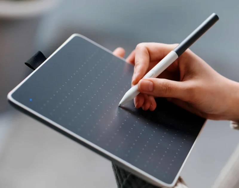 Графичен таблет Wacom One Small, 2540 lpi, 4096 нива на натиск, USB, Bluetooth, бял