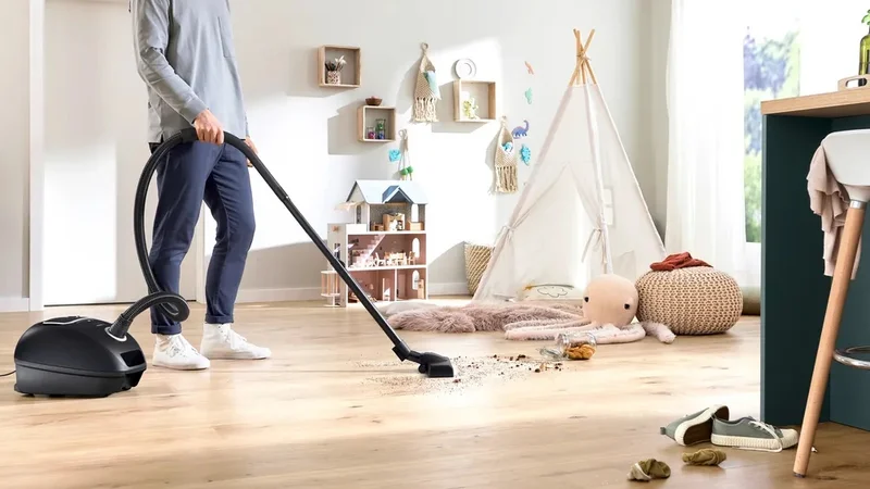 Bosch BGB41BA1, SER4 Vacuum cleaner with bag,  Black, 600 W, 75 dB, Hygienic filter, 1 x crevice nozzle, 1 x upholstery nozzle, 1 x universal nozzle